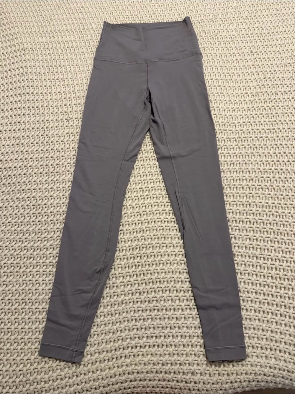 Women’s light purple leggings